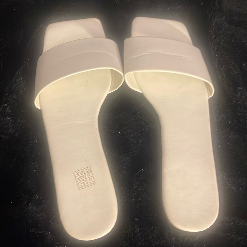 Women’s White  US 10, UK 8, EUR 42 Flat Sandals Square Toe Good Condition